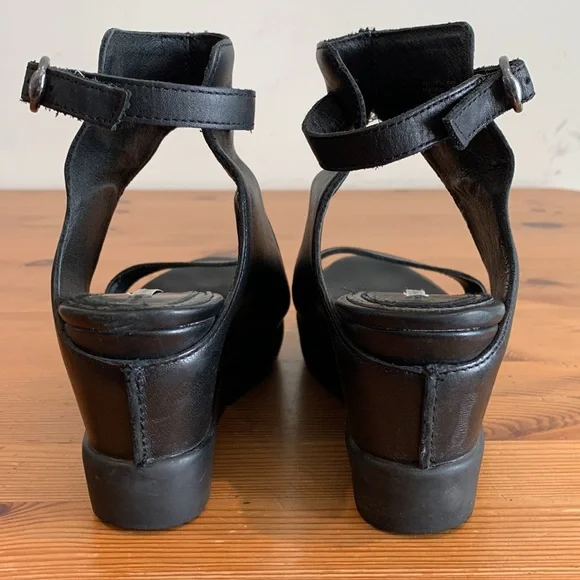 Max Studio black wedge. - Picture 3 of 7